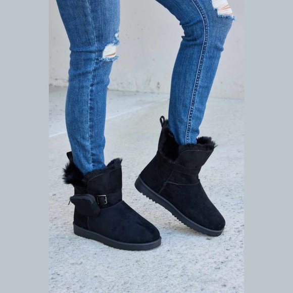 New Black Plush Thermal Flat Boots With Zip Pocket On Side - Picture 2 of 7